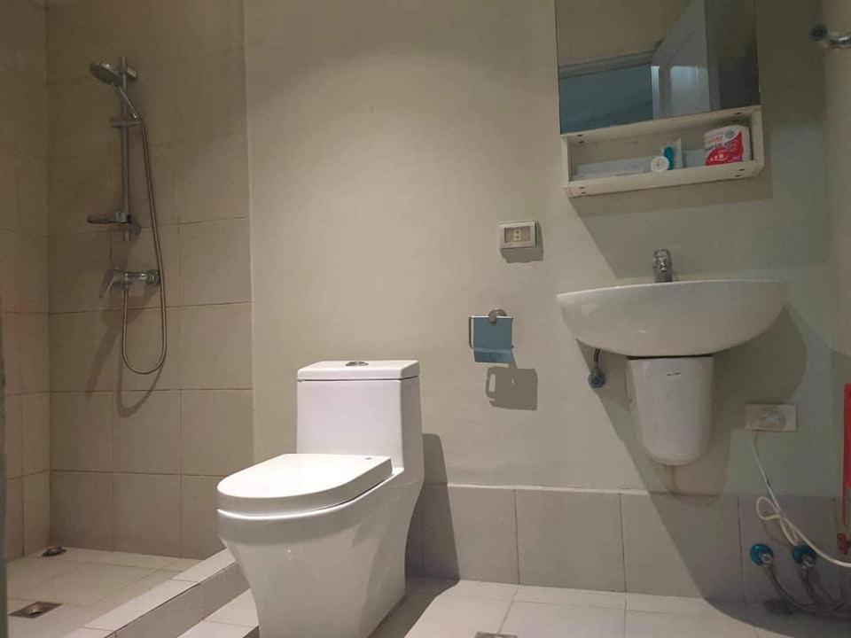 White Knight Hotel Saint Anne Manila Bagian luar foto